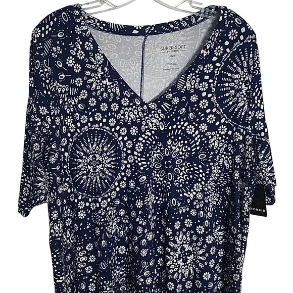 Torrid Mandala Print Navy/White Favorite Tunic, NWT - Picture 2 of 7